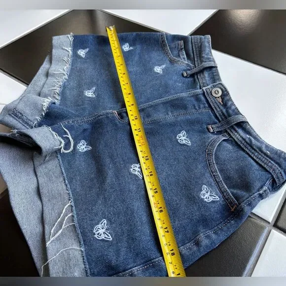 Hollister high rise mom shorts NWOT 26" - Picture 4 of 8